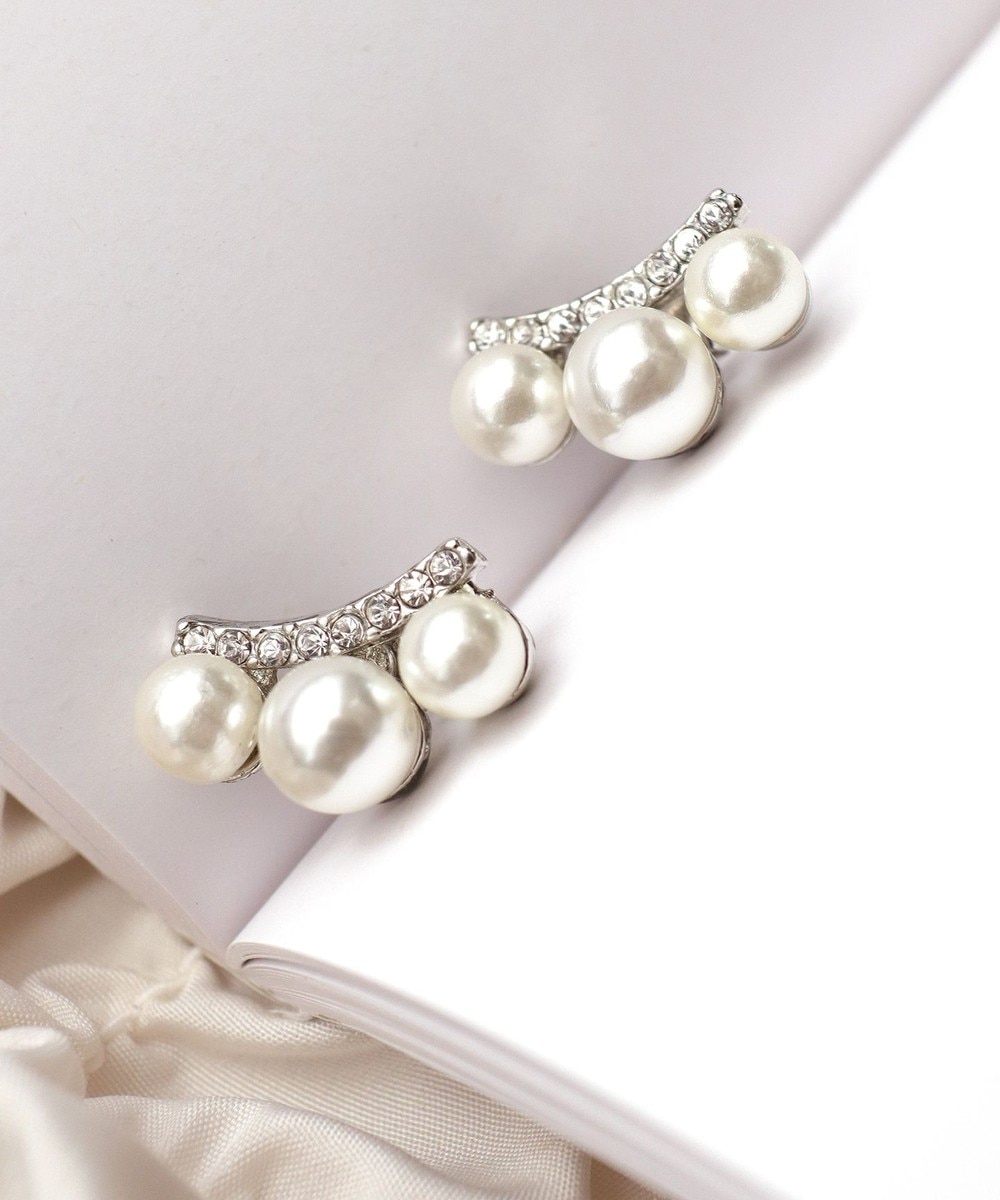 【金属アレルギー対応】3粒パールピアス