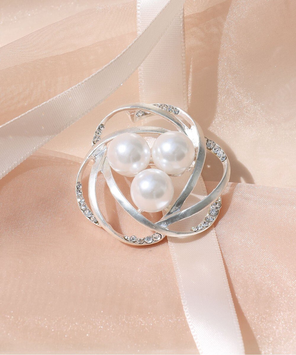 3粒パールブローチ