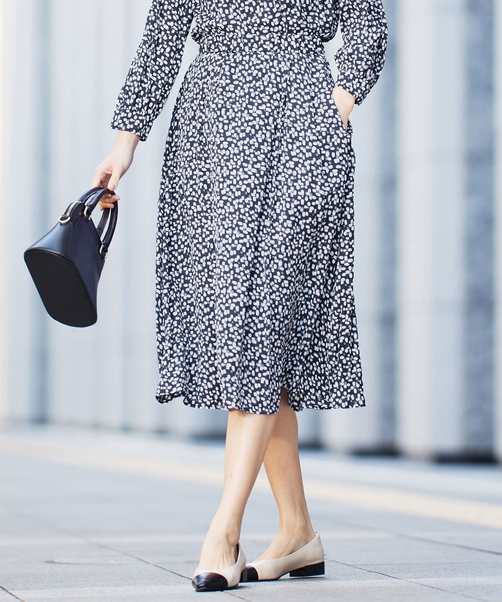 【オンワード】 自由区>スカート 【カタログ掲載・セットアップ対応・洗える】ジオメトリックフラワードットプリント スカート ネイビー 40 レディース 【オンワード】 自由区>スカート 【カタログ掲載・セットアップ対応・洗える】ジオメトリックフラワードットプリント スカート ネイビー 40 レディース