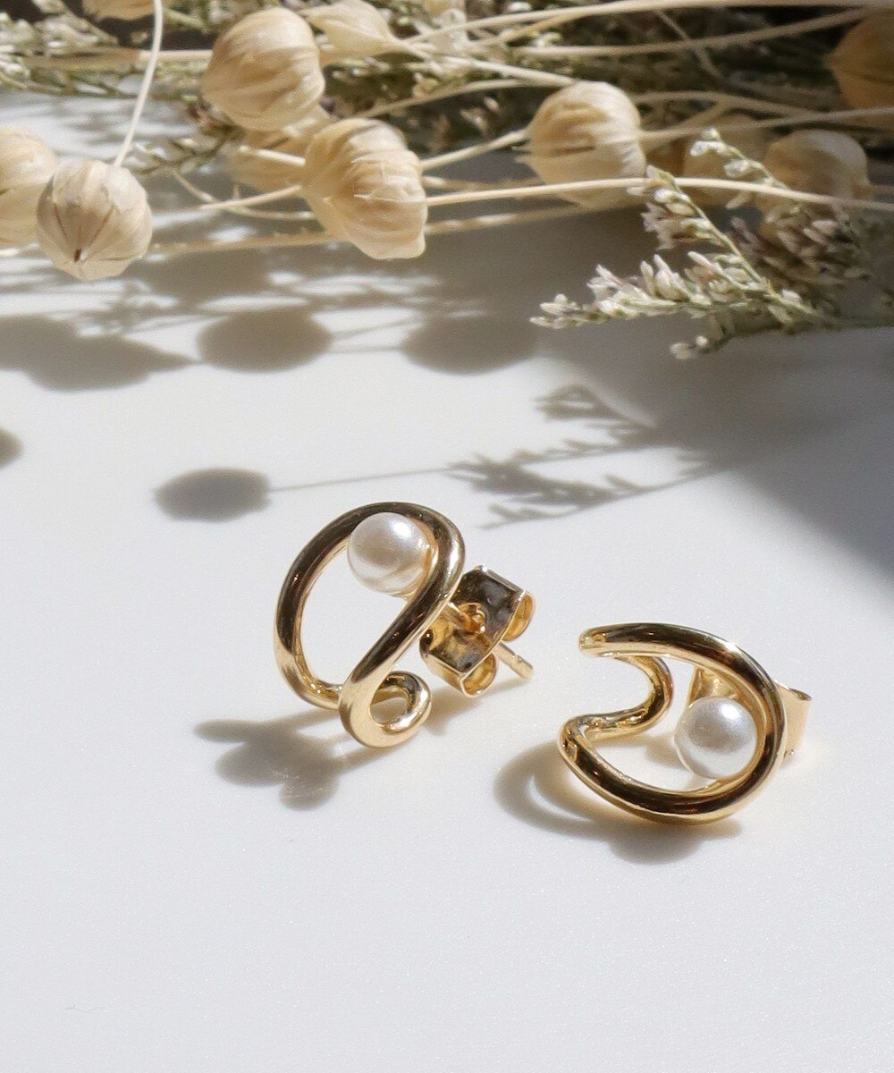 小ぶりパール付きピアス