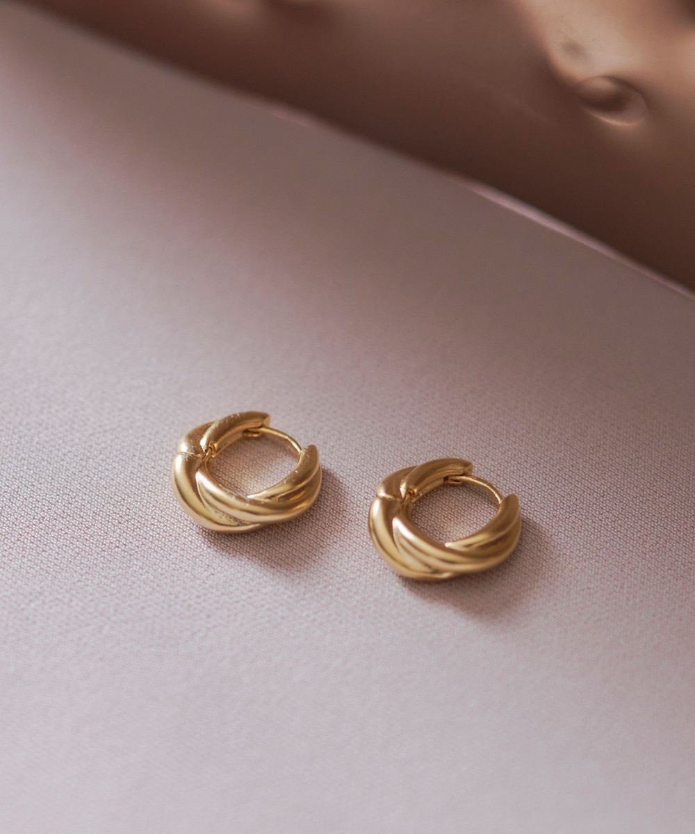 マットメタルフープピアス