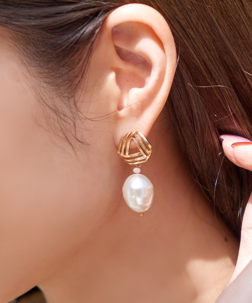 【ニッケル素材】大粒パール付き揺れピアス