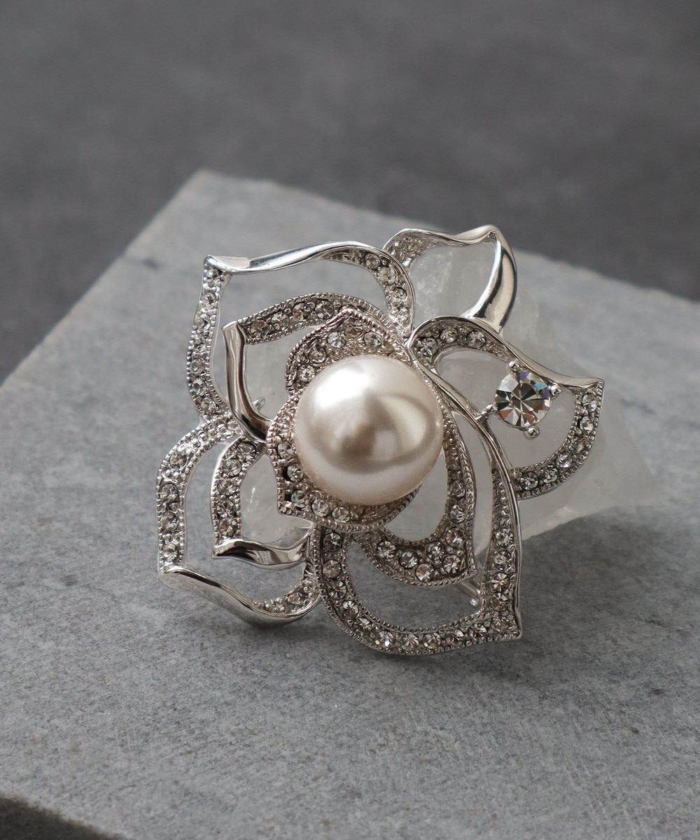 ローズモチーフブローチ