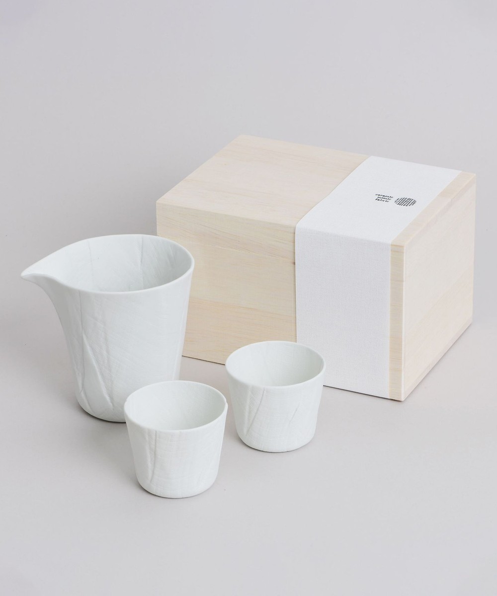 【オンワード】 ceramic mimic fabric>食器/キッチン 【木箱入り】冷酒セット (片口1 グラス2) プレーン プレーン F