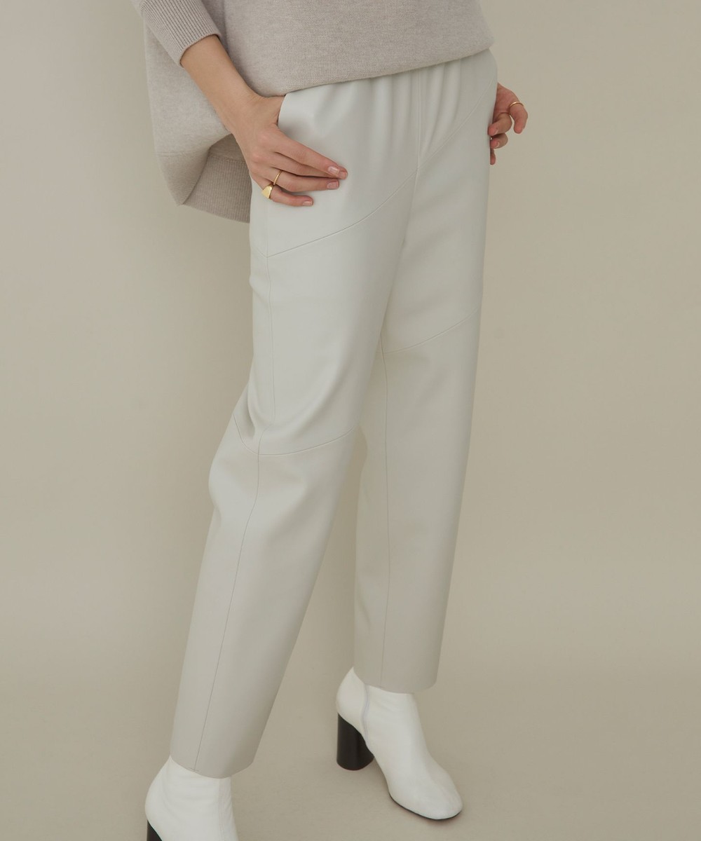 【オンワード】 BEIGE,>パンツ AURON / フェイクレザーパンツ Black 4 レディース 【送料無料】