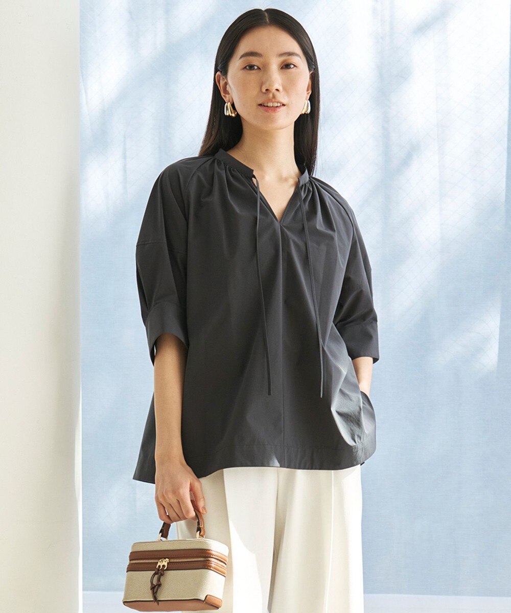 【オンワード】 UNFILO>トップス 【軽量/UVケア】FINE MOVE ランタンブラウス [WEB限定]チャコール M レディース