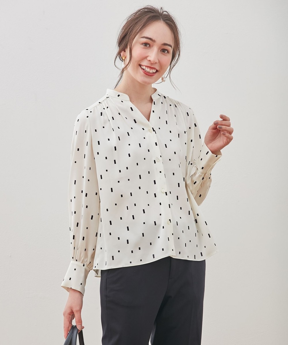 【オンワード】 自由区 L>トップス 【洗える・UVケア・吸放湿性】シルクストレッチ ドット柄ブラウス ホワイト 44 レディース 【送料無料】