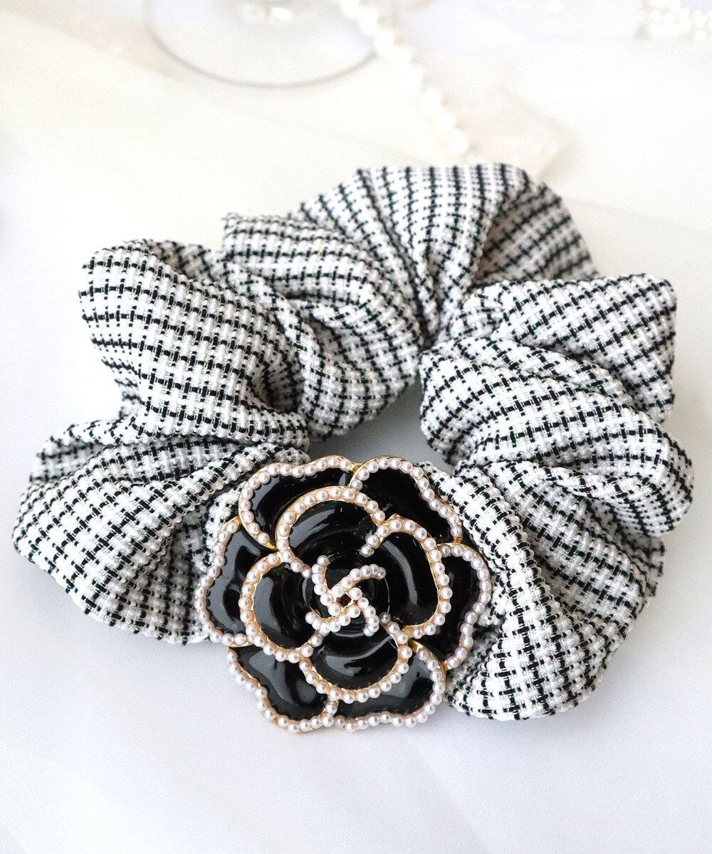 フラワーパーツ付きシュシュ