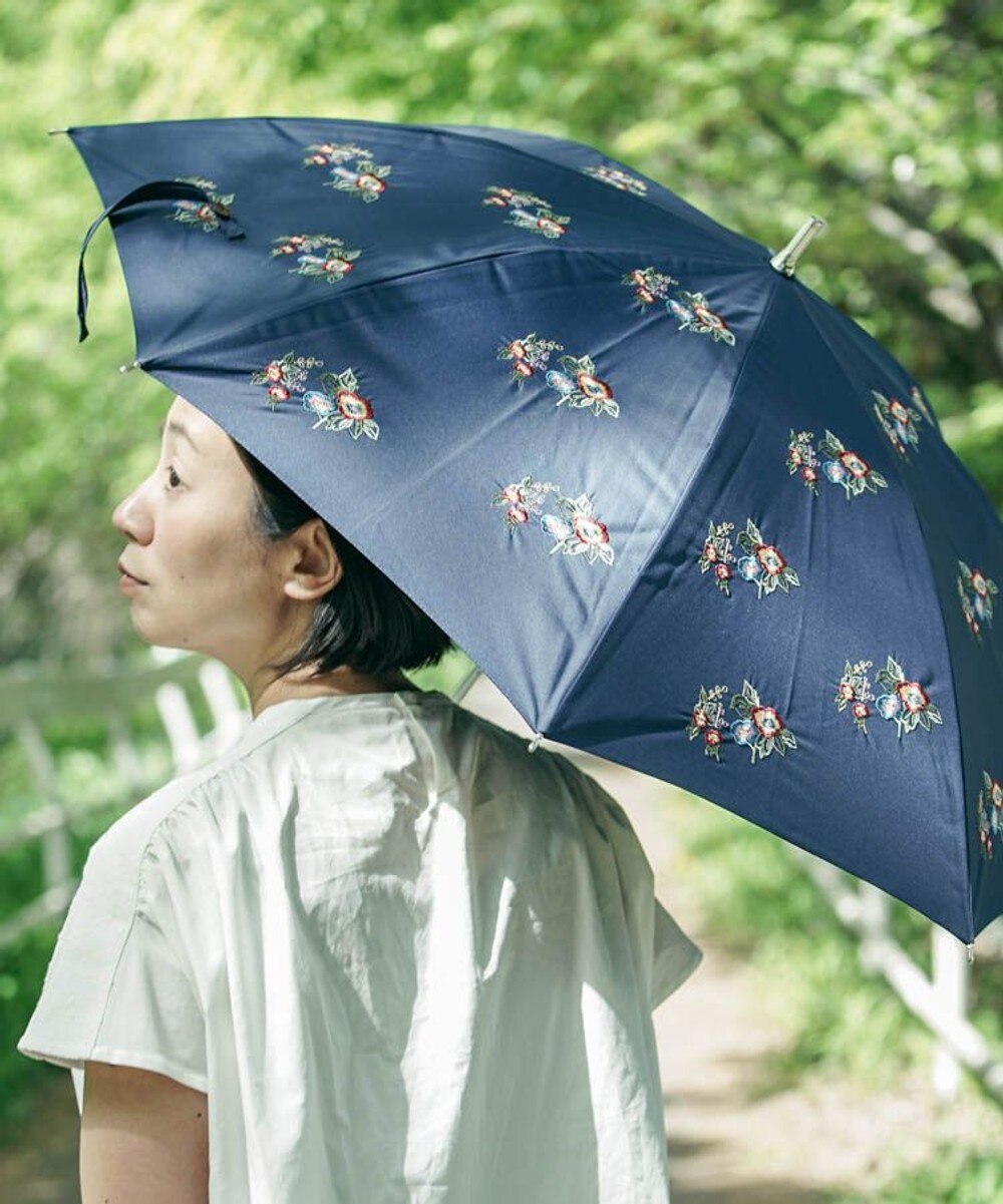 ＜オンワード＞muuc>ファッション雑貨 〈UVカット率99%以上・一級遮光生地・晴雨兼用〉野ばら刺繍の日傘 （長傘タイプ） ネイビー F レディース 【送料無料】