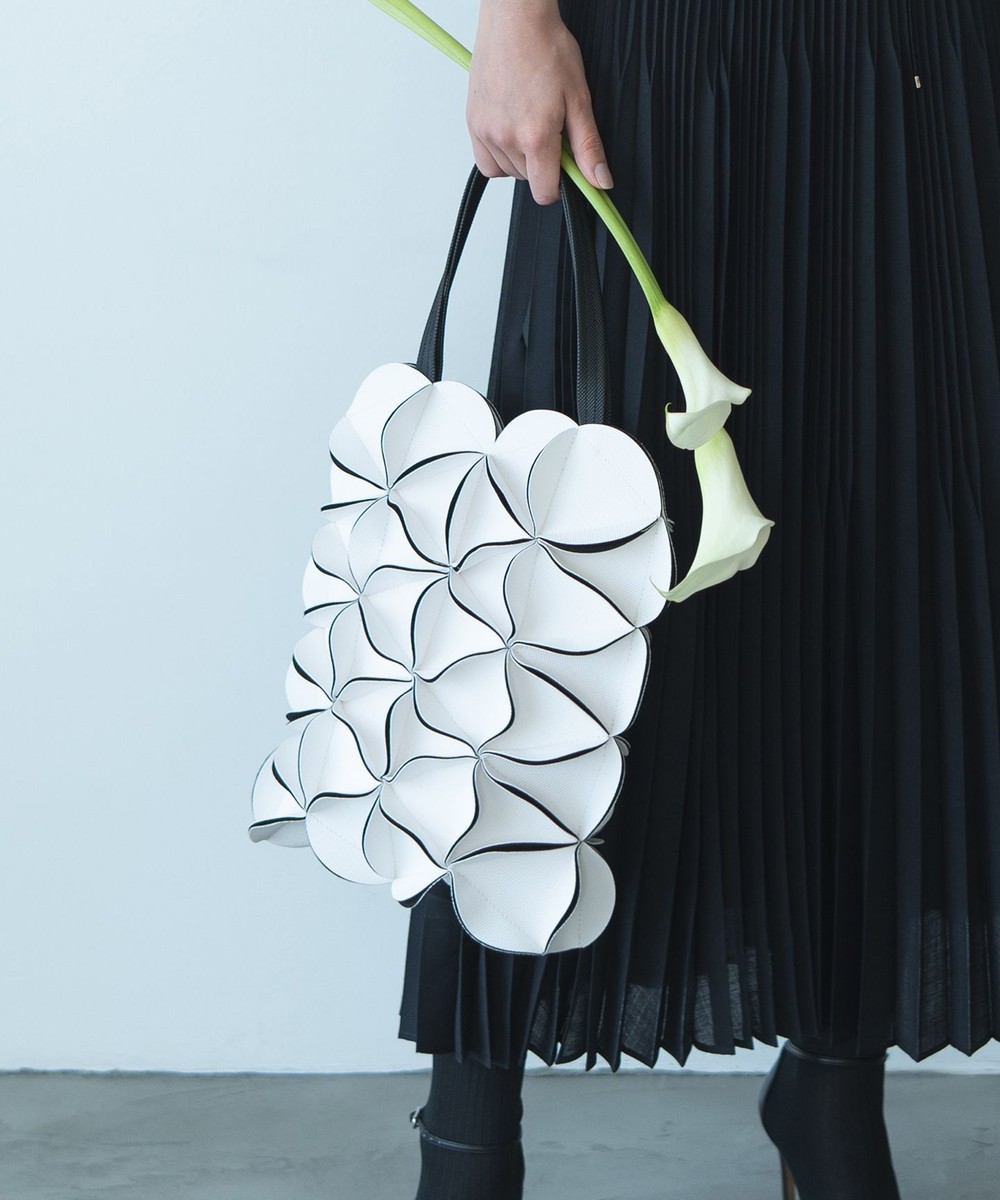 【オンワード】 自由区>バッグ 【ELEMOOD】BLOSSOMシリーズ フラワーモチーフバッグ オフ F レディース 【オンワード】 自由区>バッグ 【ELEMOOD】BLOSSOMシリーズ フラワーモチーフバッグ オフ F レディース