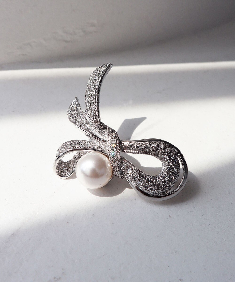 リボンブローチ