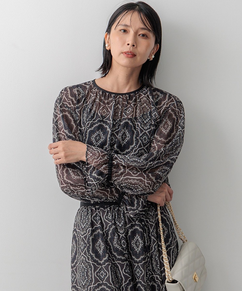 【オンワード】 23区 L(大きいサイズ)>トップス 【洗える】オーナメントプリント ブラウス グレープリント 44 レディース 【オンワード】 23区 L(大きいサイズ)>トップス 【洗える】オーナメントプリント ブラウス グレープリント 44 レディース