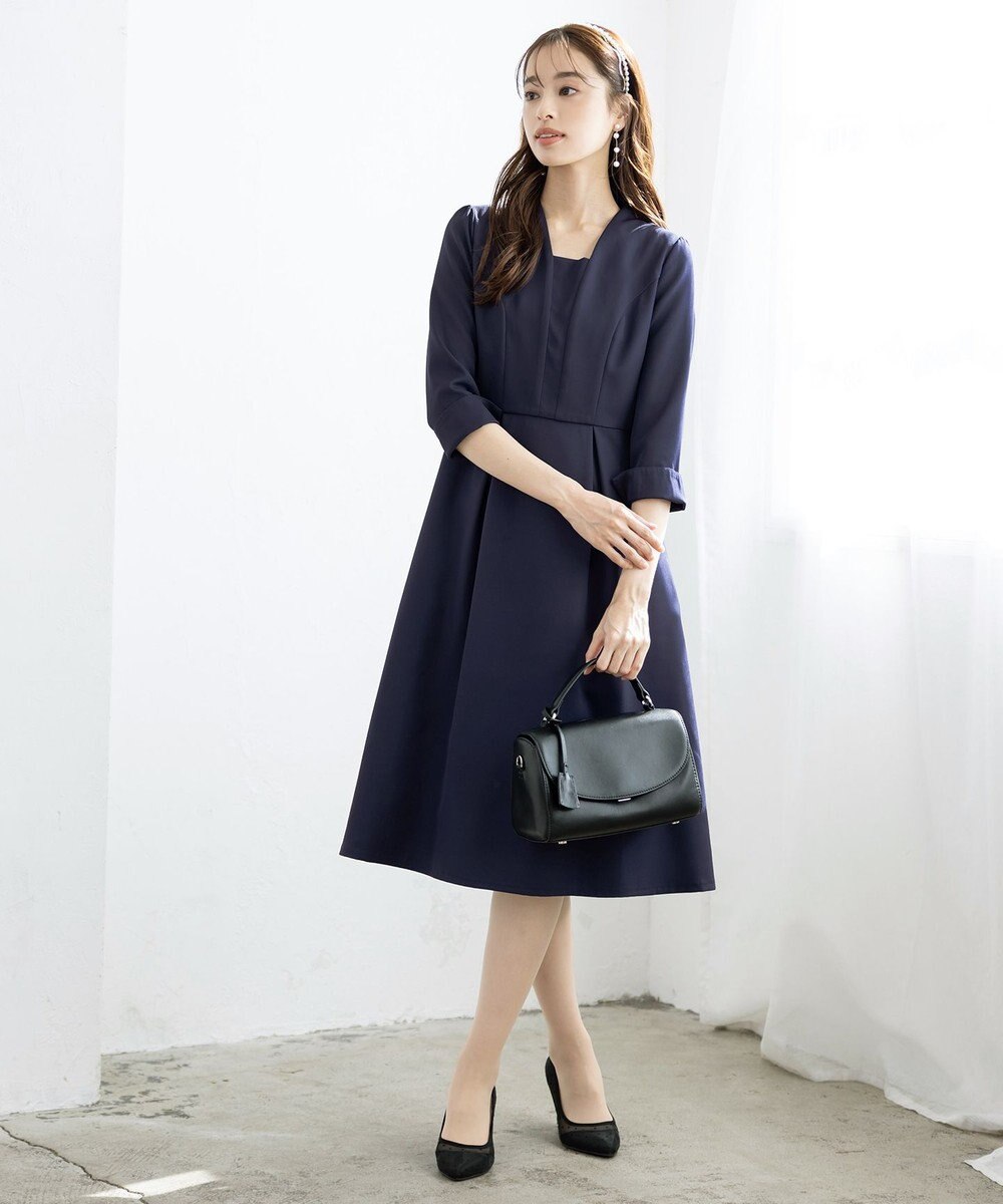 Tiaclasse 【洗える】裾に向かってエレガントに広がる美光沢フレアワンピース 