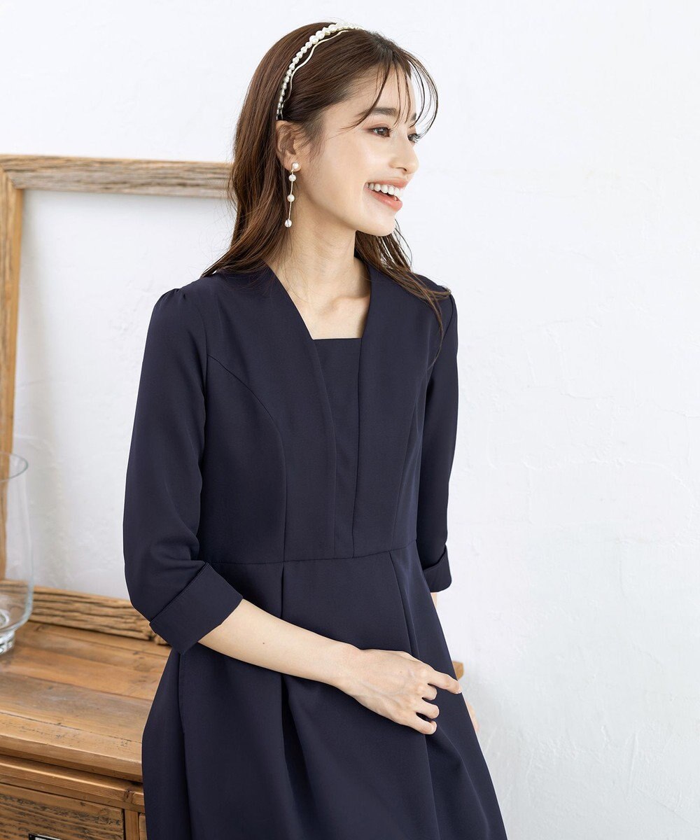 Tiaclasse 【洗える】裾に向かってエレガントに広がる美光沢フレアワンピース 