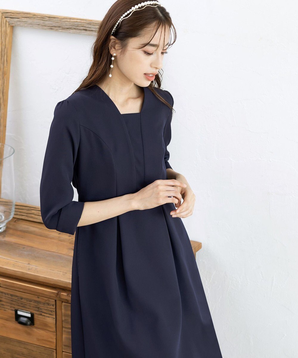 Tiaclasse 【洗える】裾に向かってエレガントに広がる美光沢フレアワンピース 