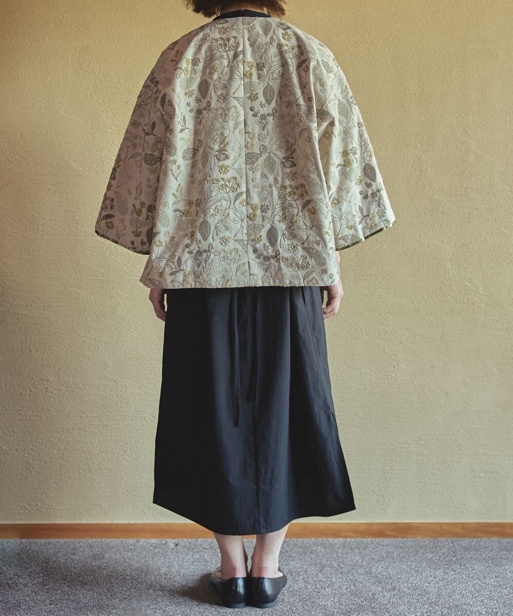 muuc 筆記帳刺繍ショートコート〈国産・muucオリジナル総柄刺繍〉〈上質な綿混ダンガリー〉〈中に着込めるゆとり袖・Aライン〉〈3シーズン春秋冬〉 