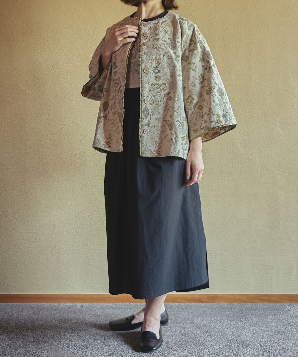 muuc 筆記帳刺繍ショートコート〈国産・muucオリジナル総柄刺繍〉〈上質な綿混ダンガリー〉〈中に着込めるゆとり袖・Aライン〉〈3シーズン春秋冬〉 