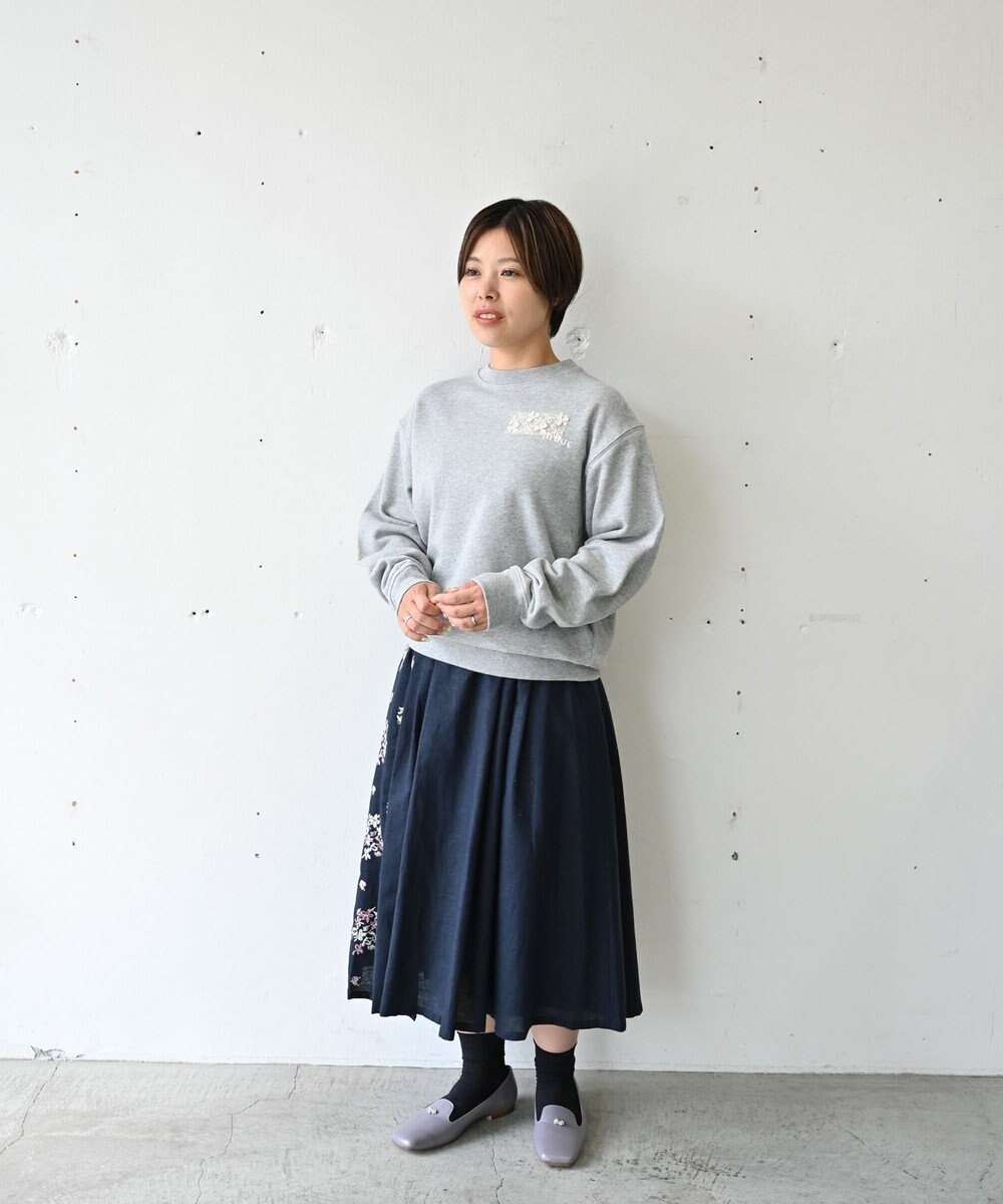 muuc 〈コットン100% 12.7オンス生地＆裏面パイル〉花刺繍のスウェット 