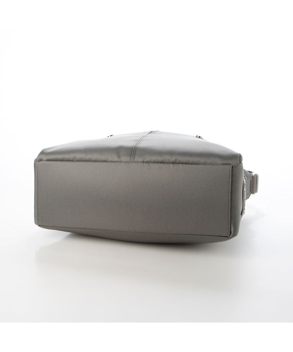 LA BAGAGERIE フロントポケット　スクエアナイロンショルダー　Mサイズ 