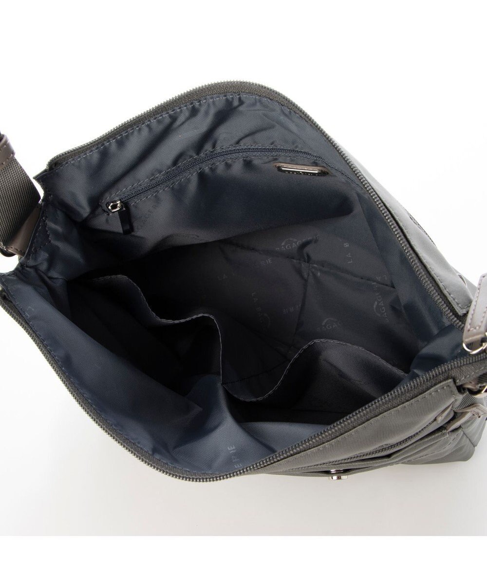 LA BAGAGERIE フロントポケット　スクエアナイロンショルダー　Mサイズ 