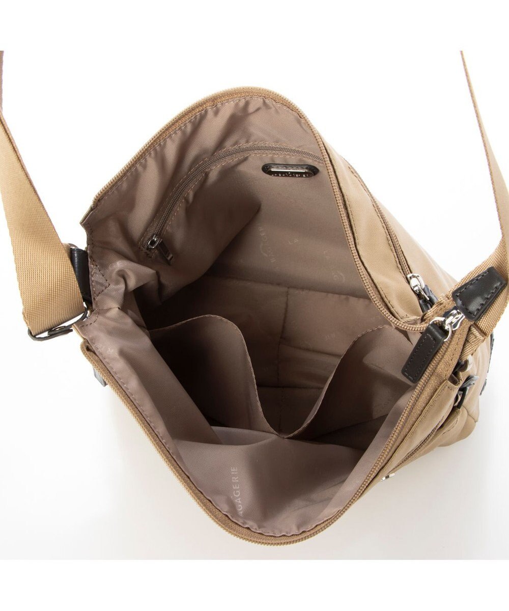 LA BAGAGERIE フロントポケット　スクエアナイロンショルダー　Mサイズ 