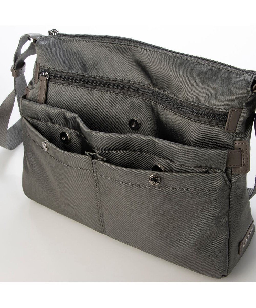 LA BAGAGERIE フロントポケット　スクエアナイロンショルダー　Mサイズ 