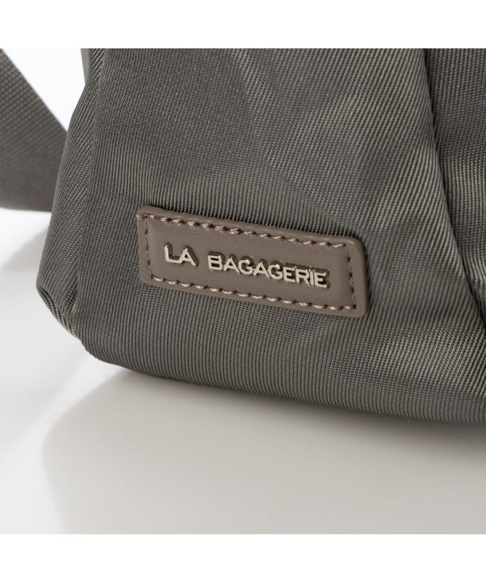 LA BAGAGERIE フロントポケット　スクエアナイロンショルダー　Mサイズ 