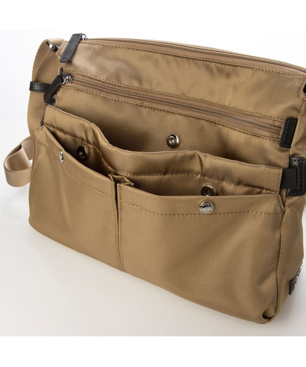 LA BAGAGERIE フロントポケット　スクエアナイロンショルダー　Mサイズ 