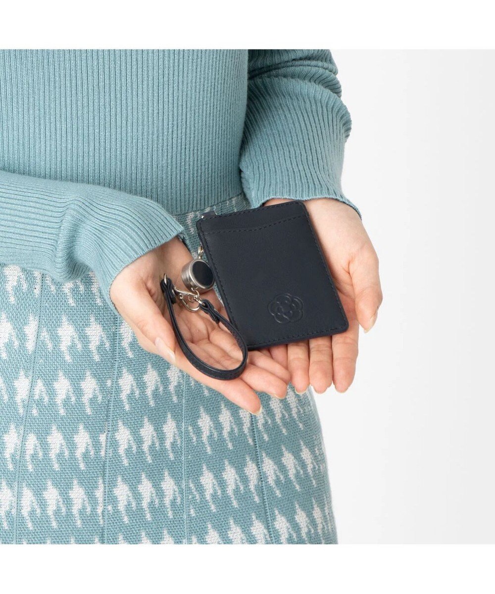 CLATHAS ワッフル リール付きパスケース 