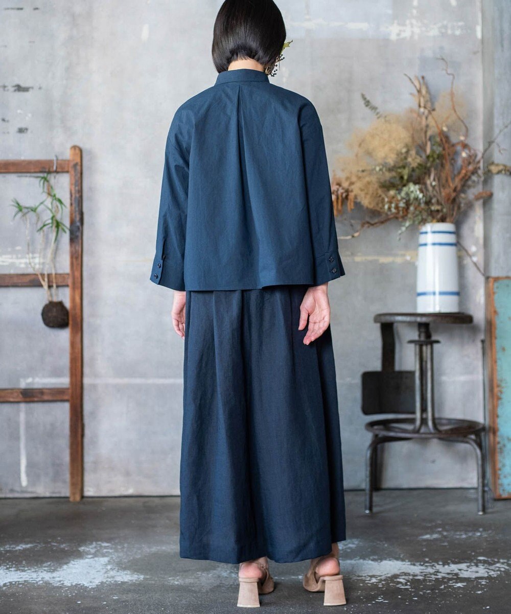 muuc 〈遠州織物の工場で織られた上質な涼しいコットン100%生地〉プリーツ八分袖のタックデザインブラウス 