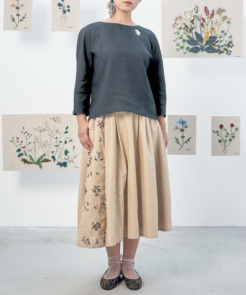 muuc 〈コットン×リネン〉〈高品質なドライタッチ生地〉〈遠州織物の工場で織られた上質な生地〉野小花刺繍 ウエスト後ろゴムあり 裏地あり ギャザースカート 