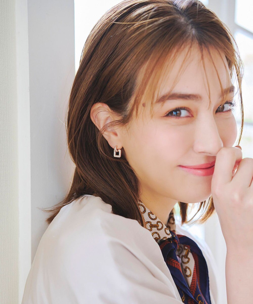 Tiaclasse 【金属アレルギー対応】スクエアシェルピアス 