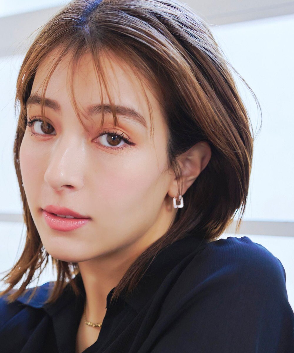 Tiaclasse 【金属アレルギー対応】スクエアシェルピアス 