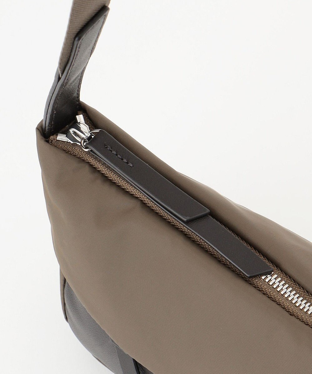 Y'SACCS リサイクルナイロン×カウレザー ラップミニショルダー 