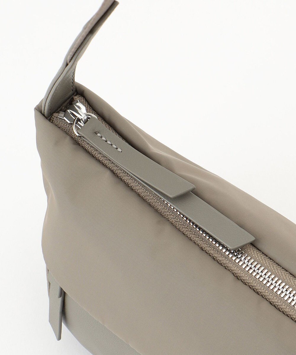 Y'SACCS リサイクルナイロン×カウレザー ラップミニショルダー 