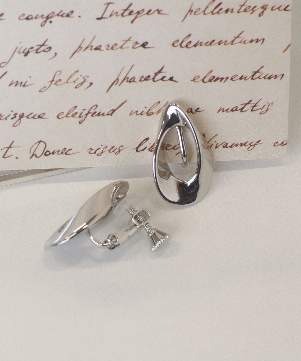 Tiaclasse 【安田美沙子さん着用・金属アレルギー対応】ツイストドロップイヤリング 