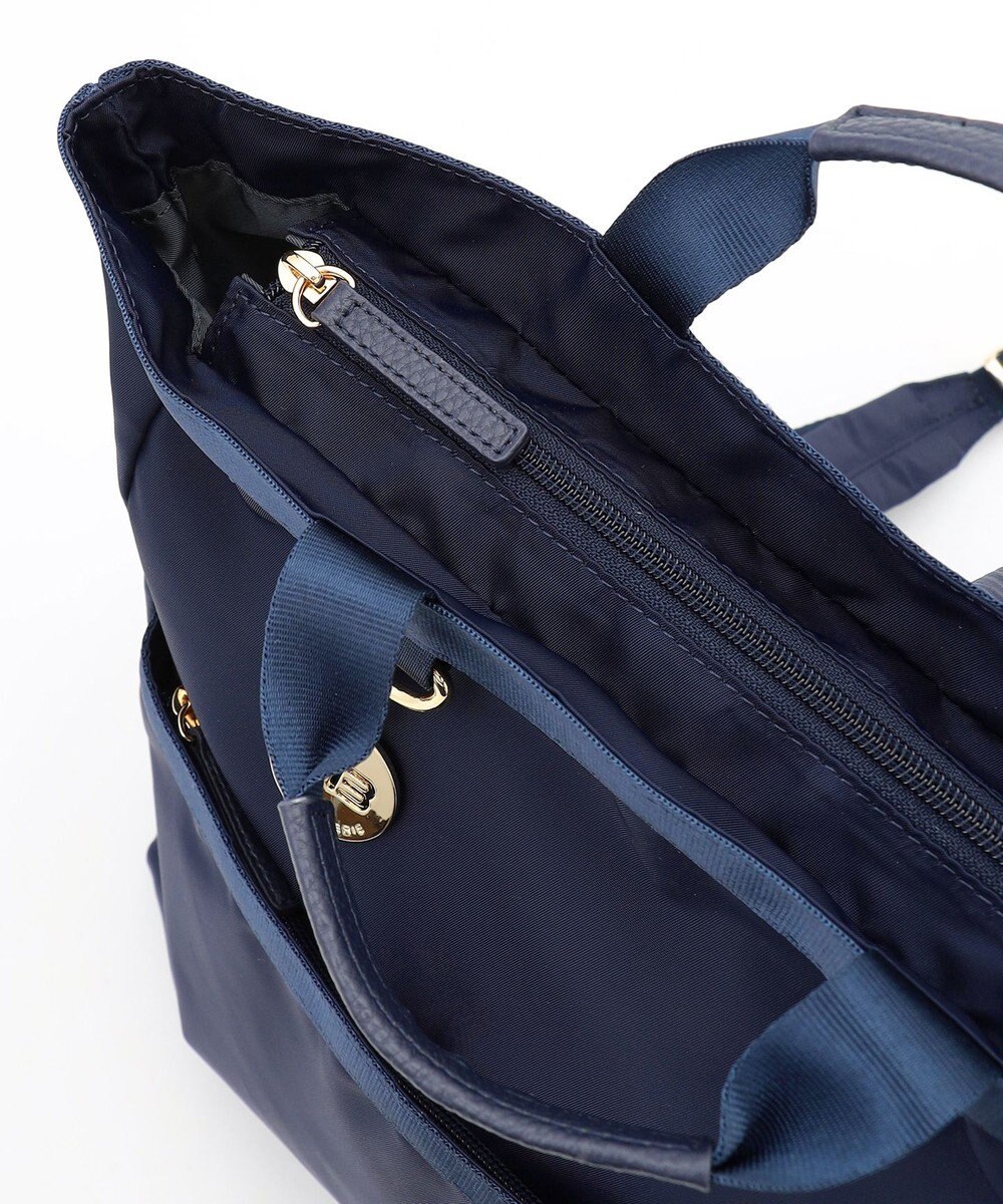 LA BAGAGERIE チャーム付き　ナイロンリュック 