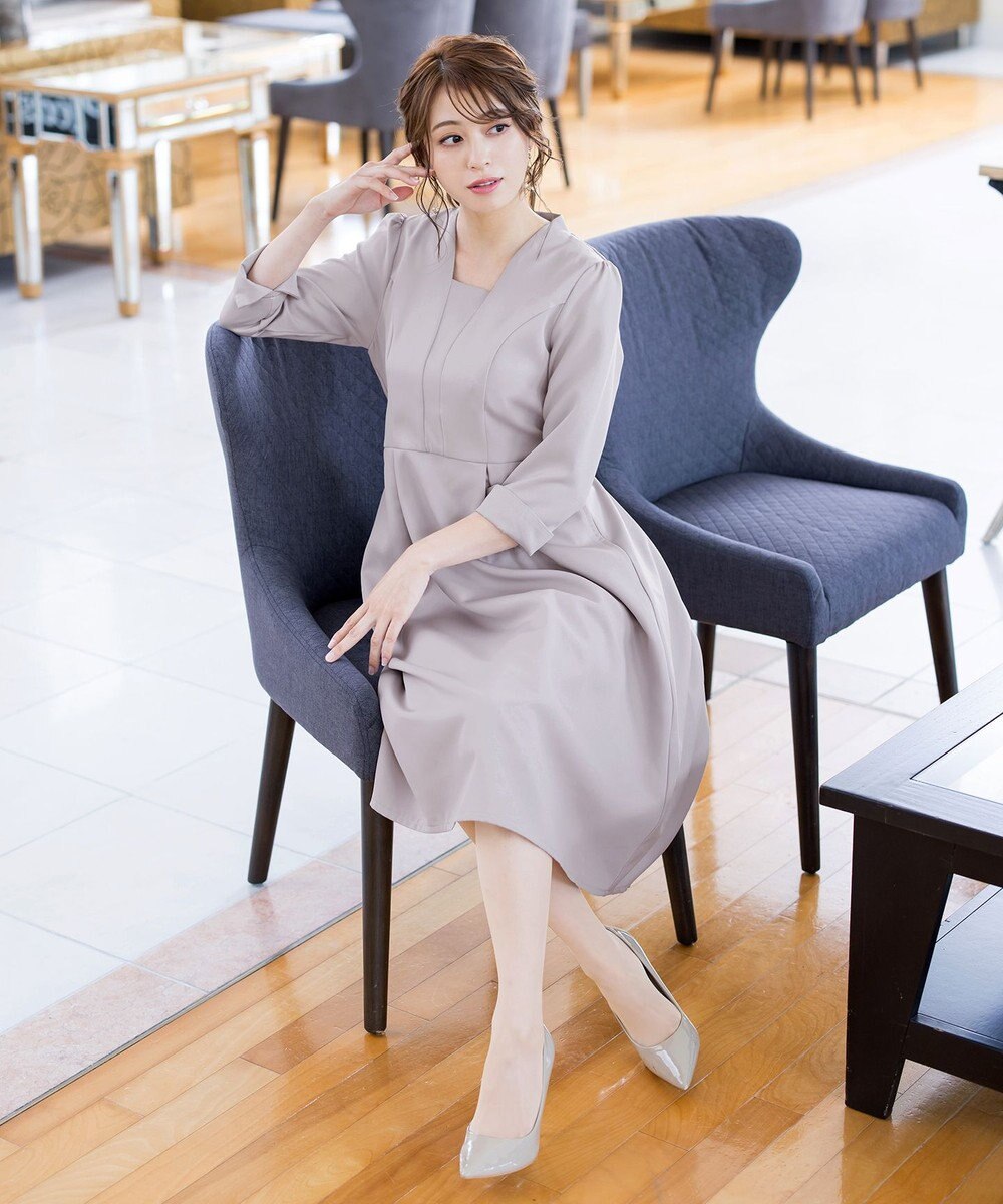 Tiaclasse 【洗える】裾に向かってエレガントに広がる美光沢フレアワンピース 