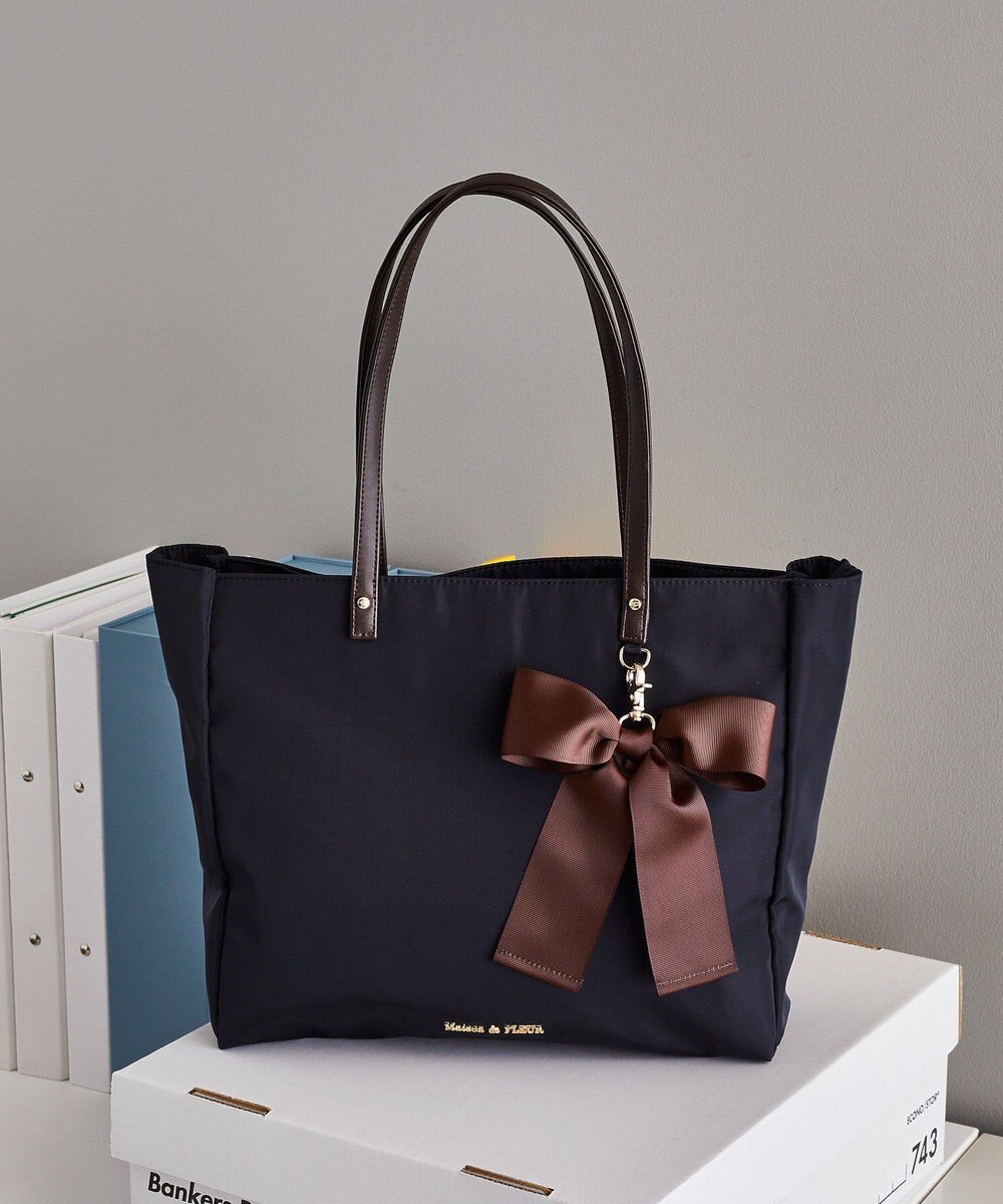 Maison de FLEUR リボンチャーム付き3ルームトートバッグ 