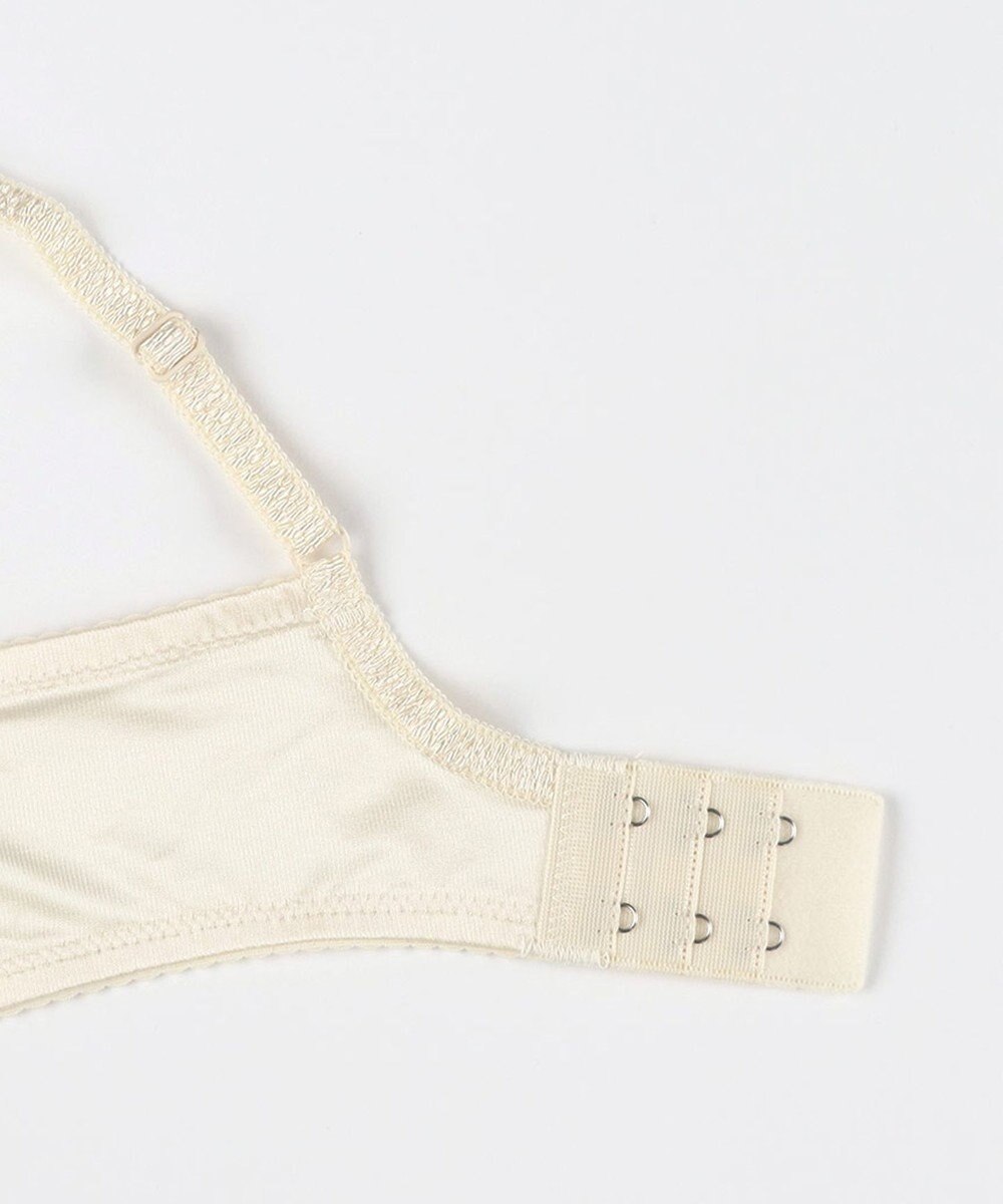 Wing ブラジャー Wing Lesiage 包みこむようなフィット感 安定感のあるつけごこち 肩にくいこみにくい ブラ PB3010 ウイング／ワコール 