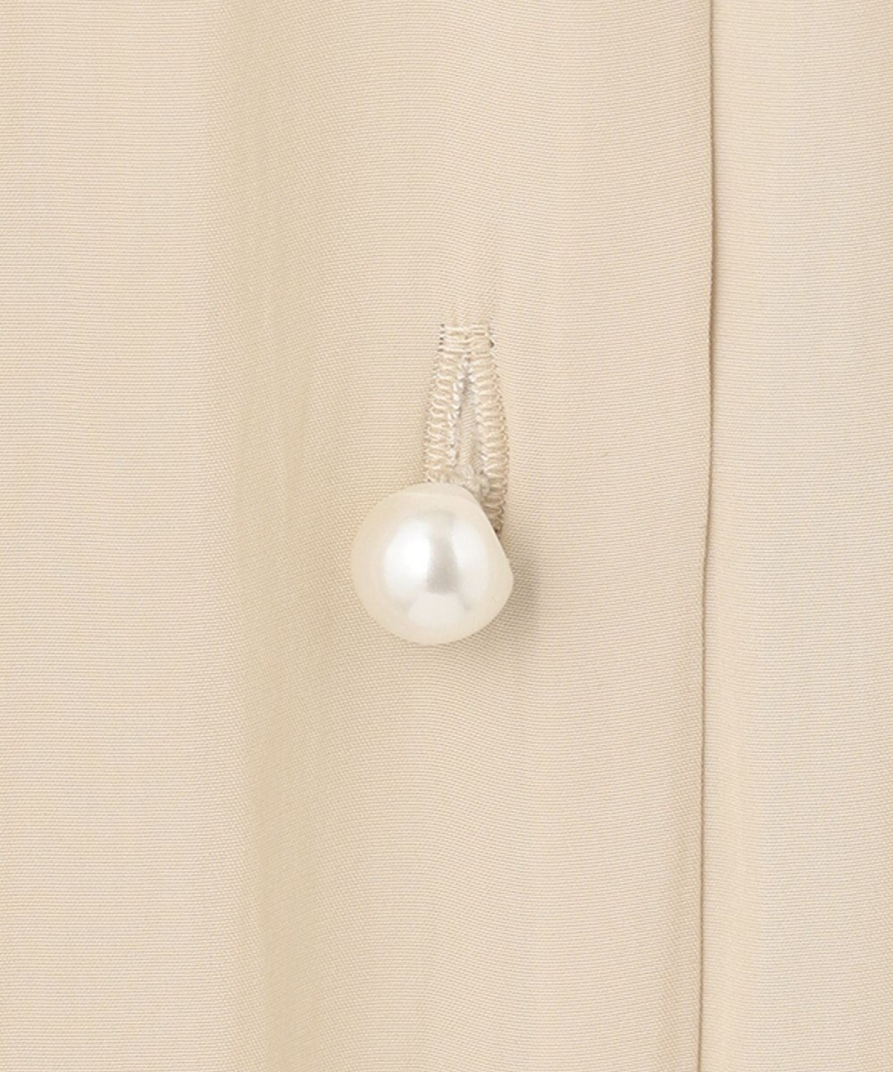 自由区 【WEB限定/セットアップ着用可/洗える】ブライトサテンライト Vネックブラウス 