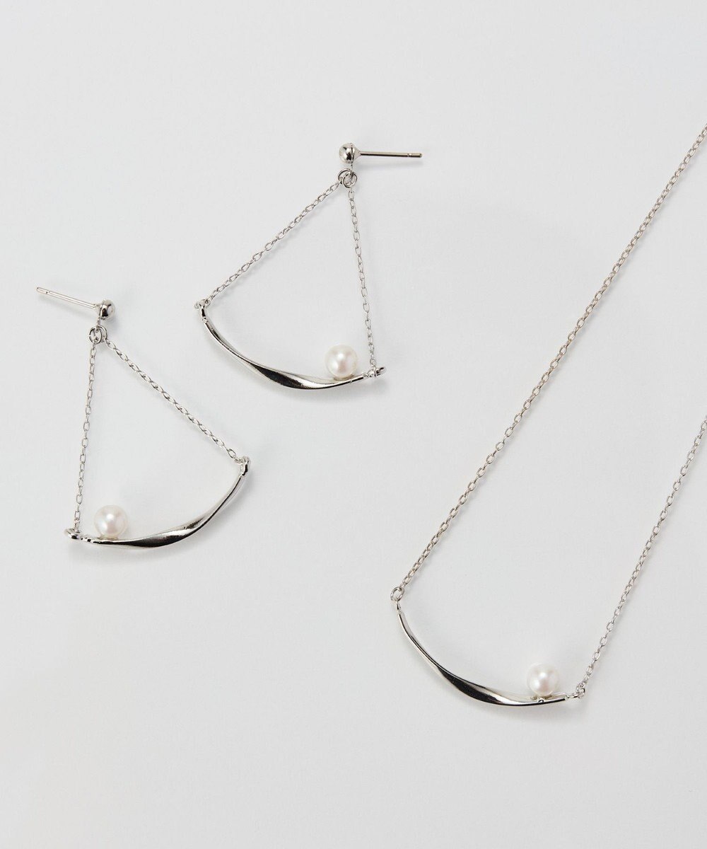Phoebe 【金属アレルギー対応】スライヴパールトライアングルピアス　シルバー/ニッケルフリー 