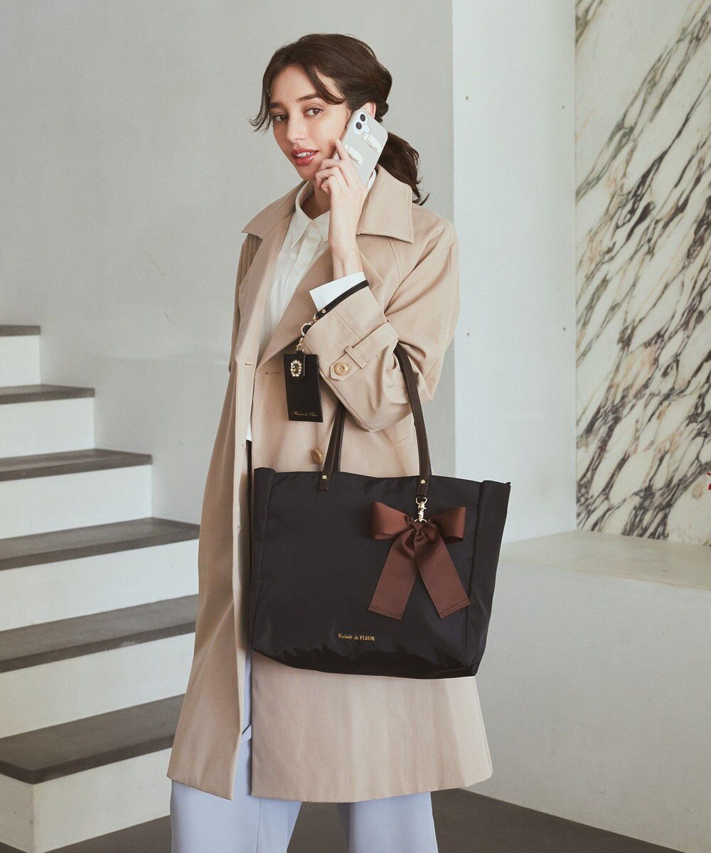 Maison de FLEUR リボンチャーム付き3ルームトートバッグ 