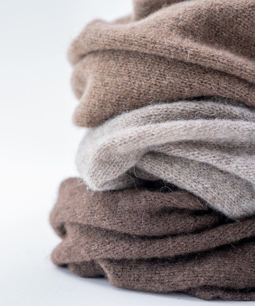 AND WOOL 〈上質な素材と手仕事から生まれた優しいニット〉ヤクの糸を編んだ細巾ストール 