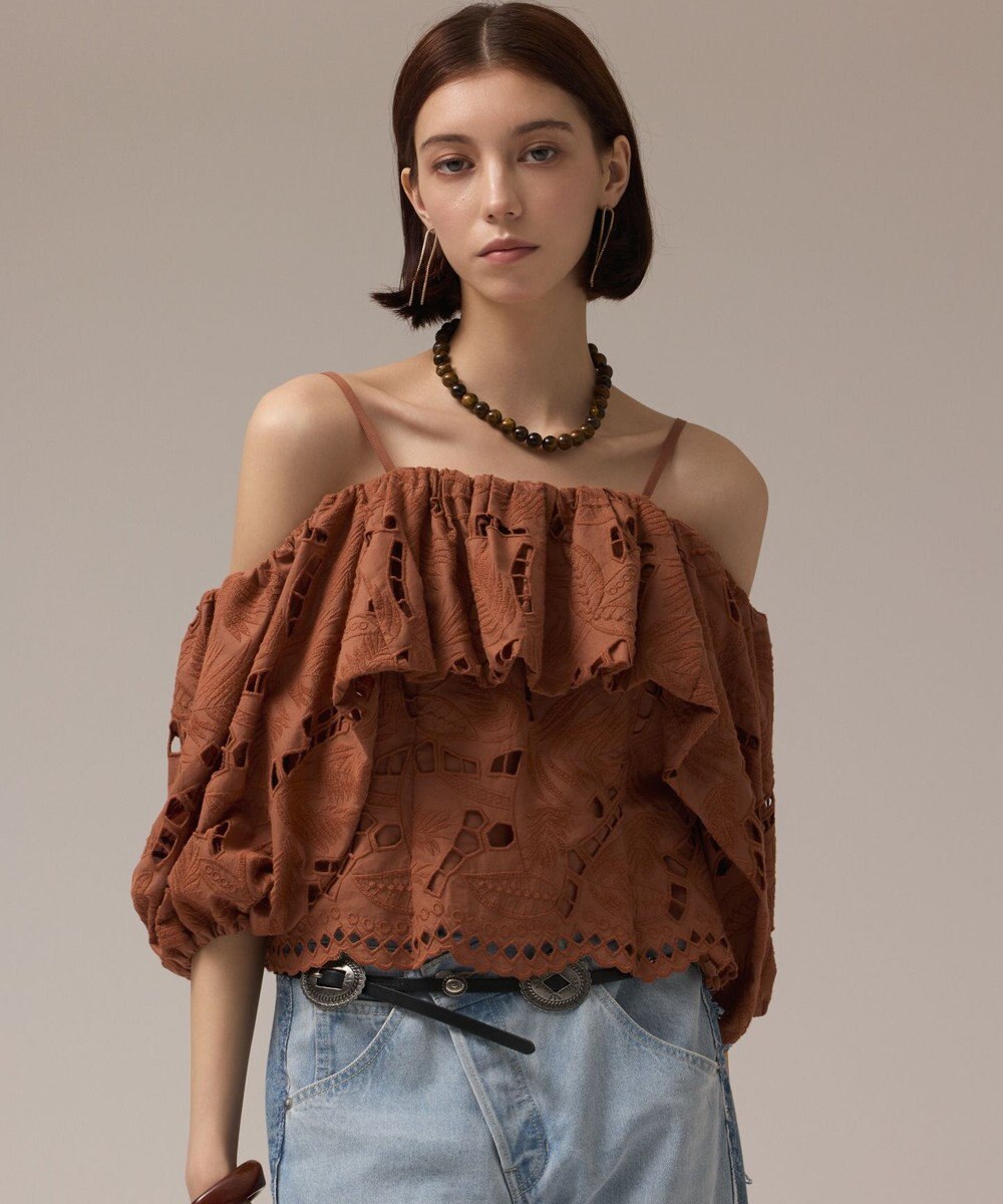 GRACE CONTINENTAL カットワークオフショルトップ 