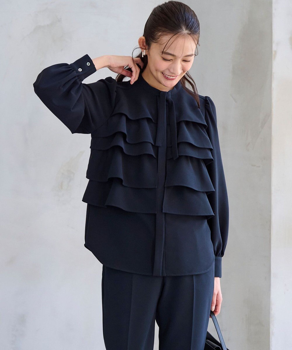 組曲 【KUMIKYOKU NAVY】コンフォータブルドレープ フリルブラウス 