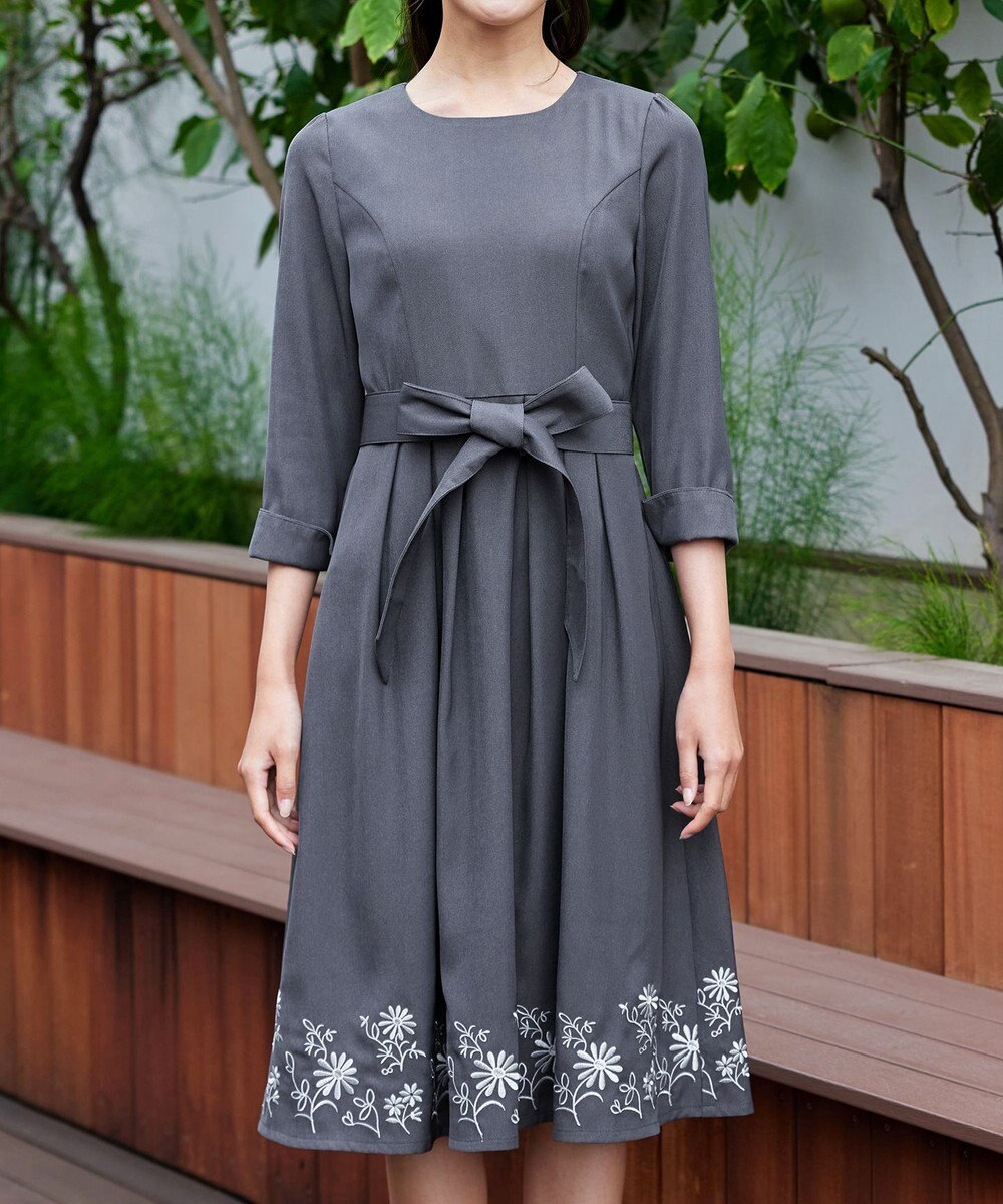 Tiaclasse L 【洗える】花柄刺繍フレアワンピース 