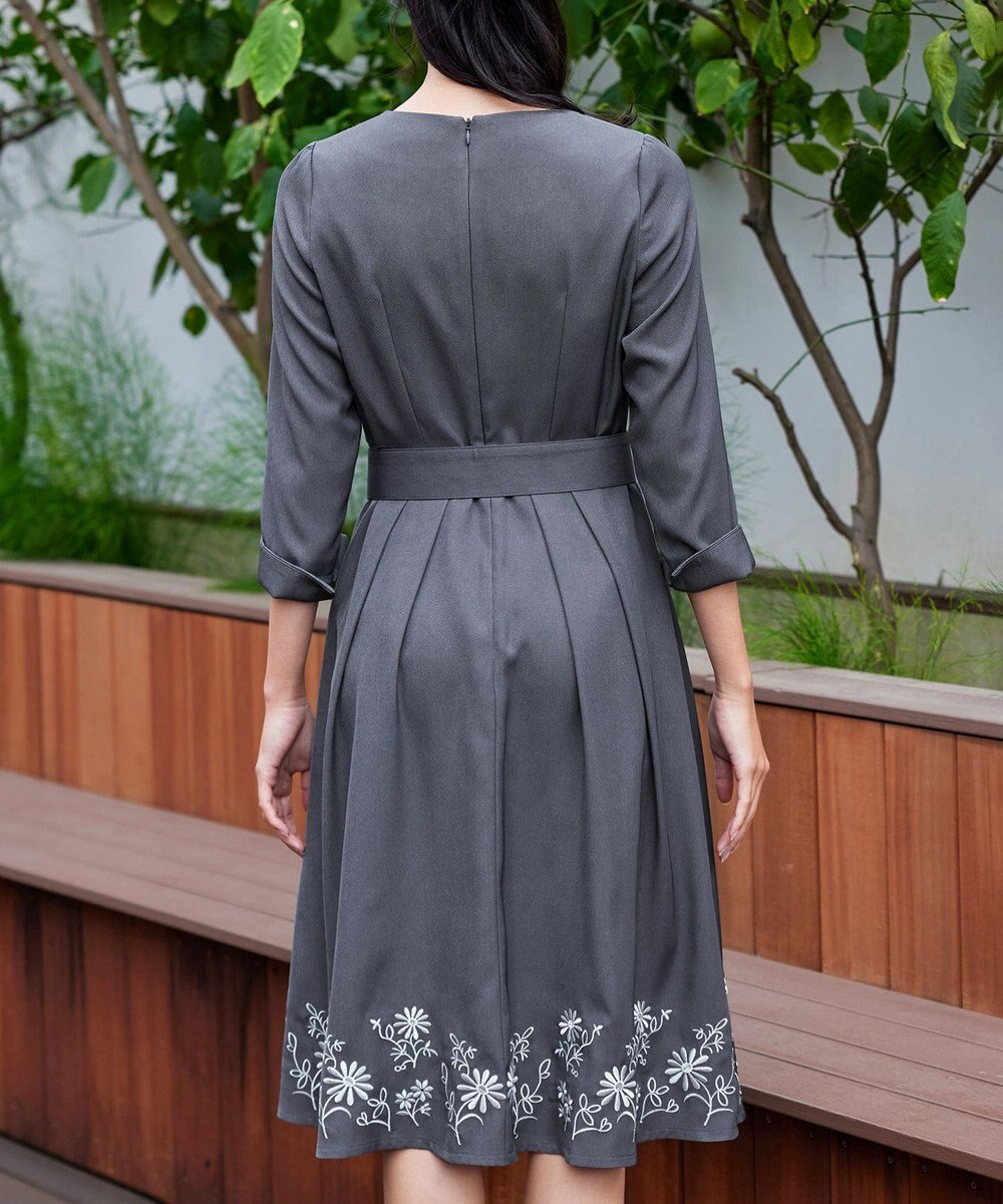 Tiaclasse L 【洗える】花柄刺繍フレアワンピース 