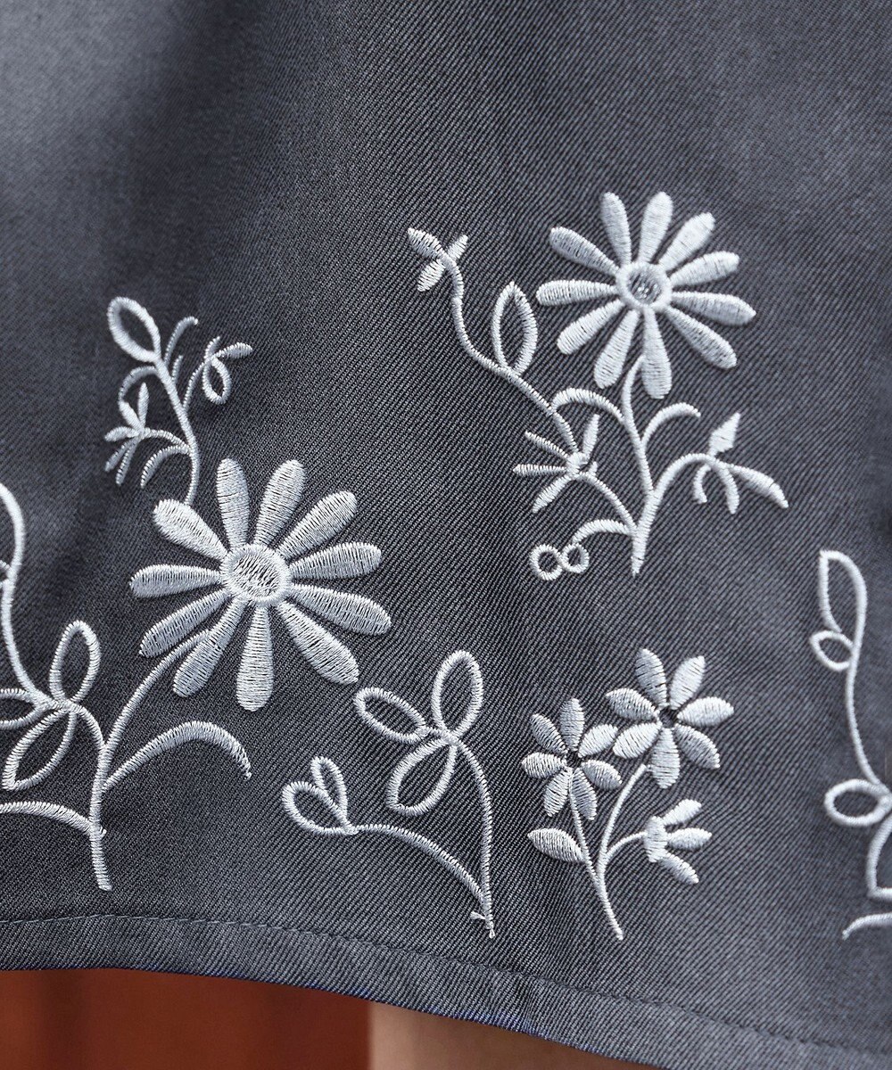 Tiaclasse L 【洗える】花柄刺繍フレアワンピース 