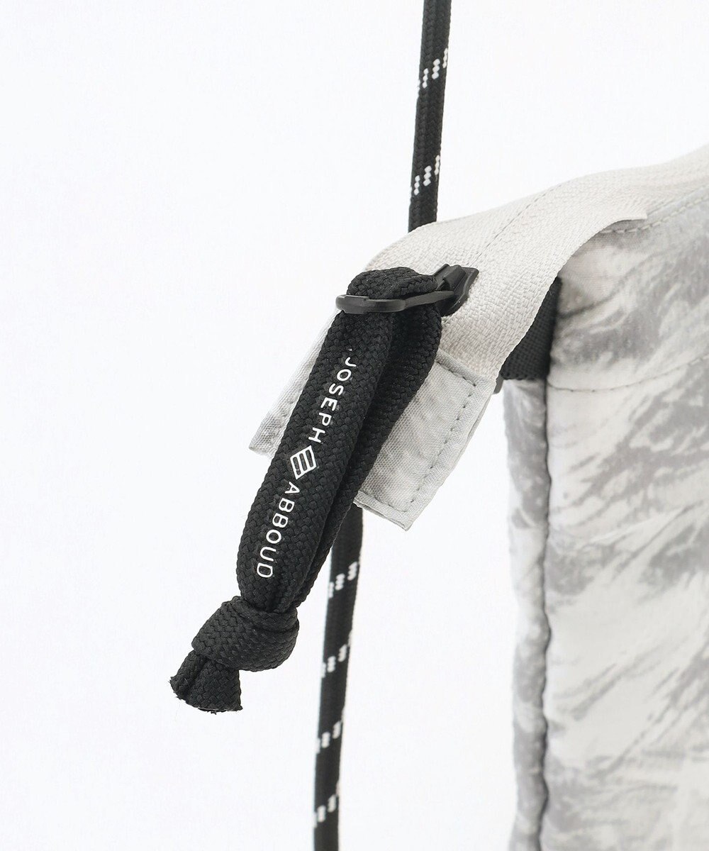 JOSEPH ABBOUD MOUNTAIN 【軽量/ECO撥水】エンボスプリント サコッシュ 